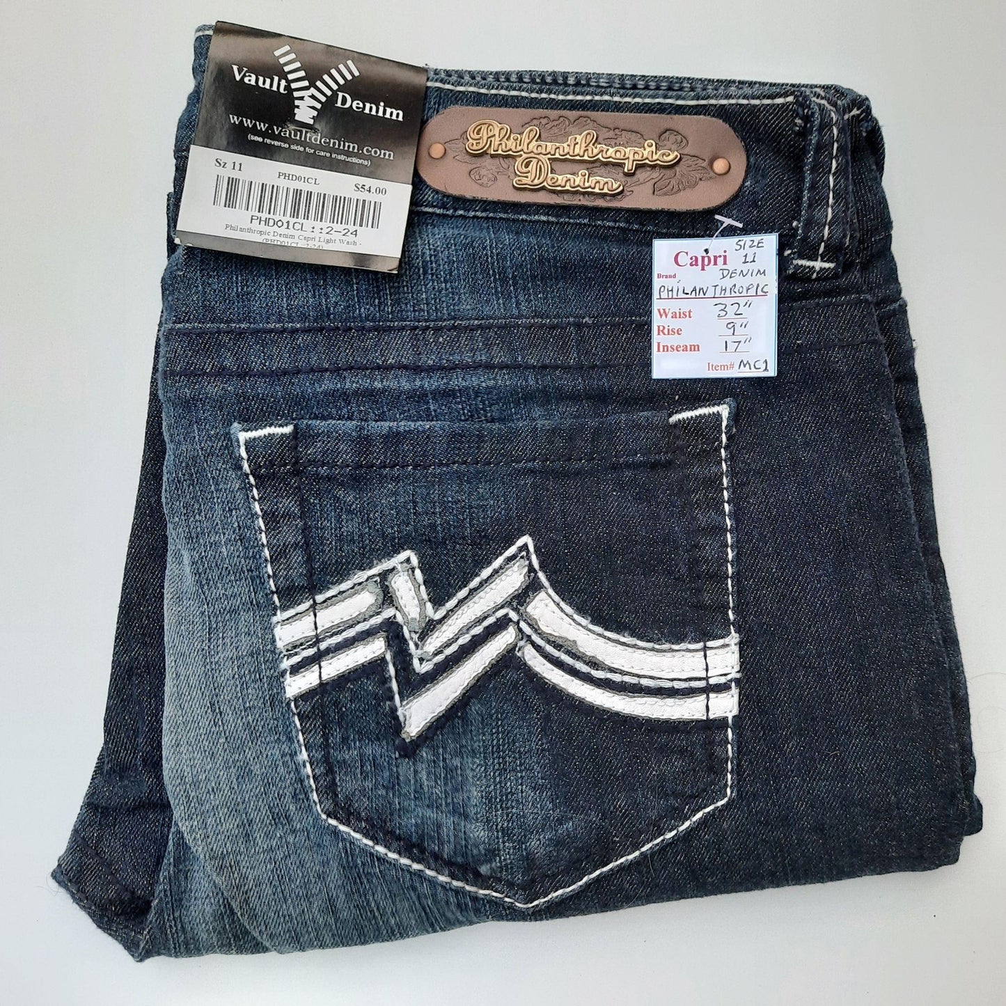 NWT Women's "PHILANTHROPIC" Capri Denim Size 11