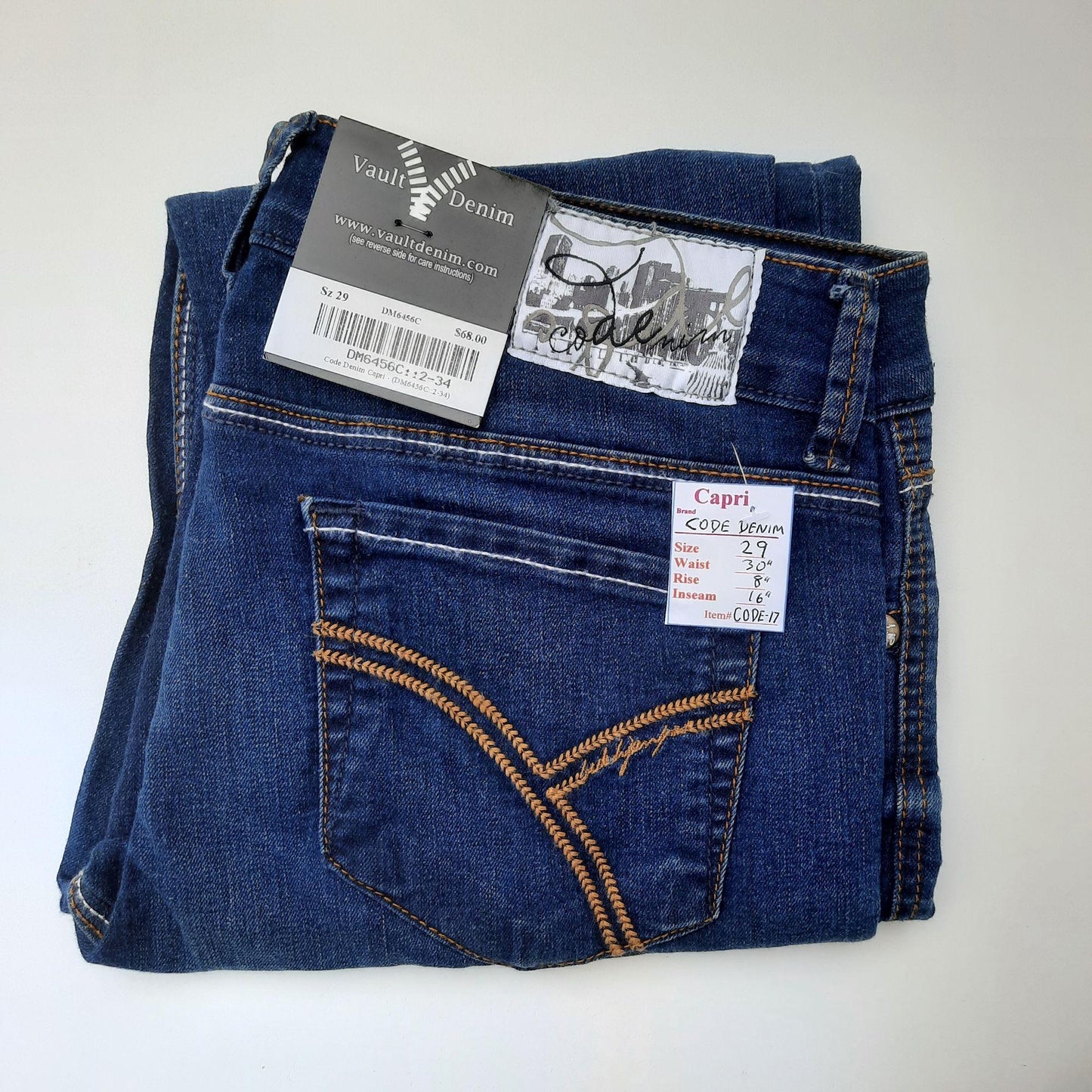 NWT Women's "CODE DENIM" Capri JEans  Size 29