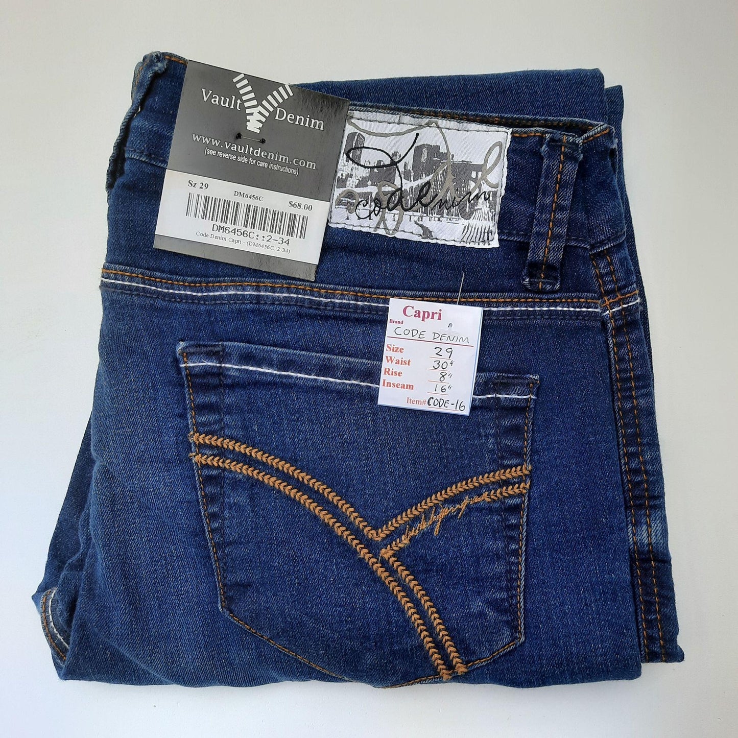 NWT Women's "CODE DENIM" Capri JEans  Size 29