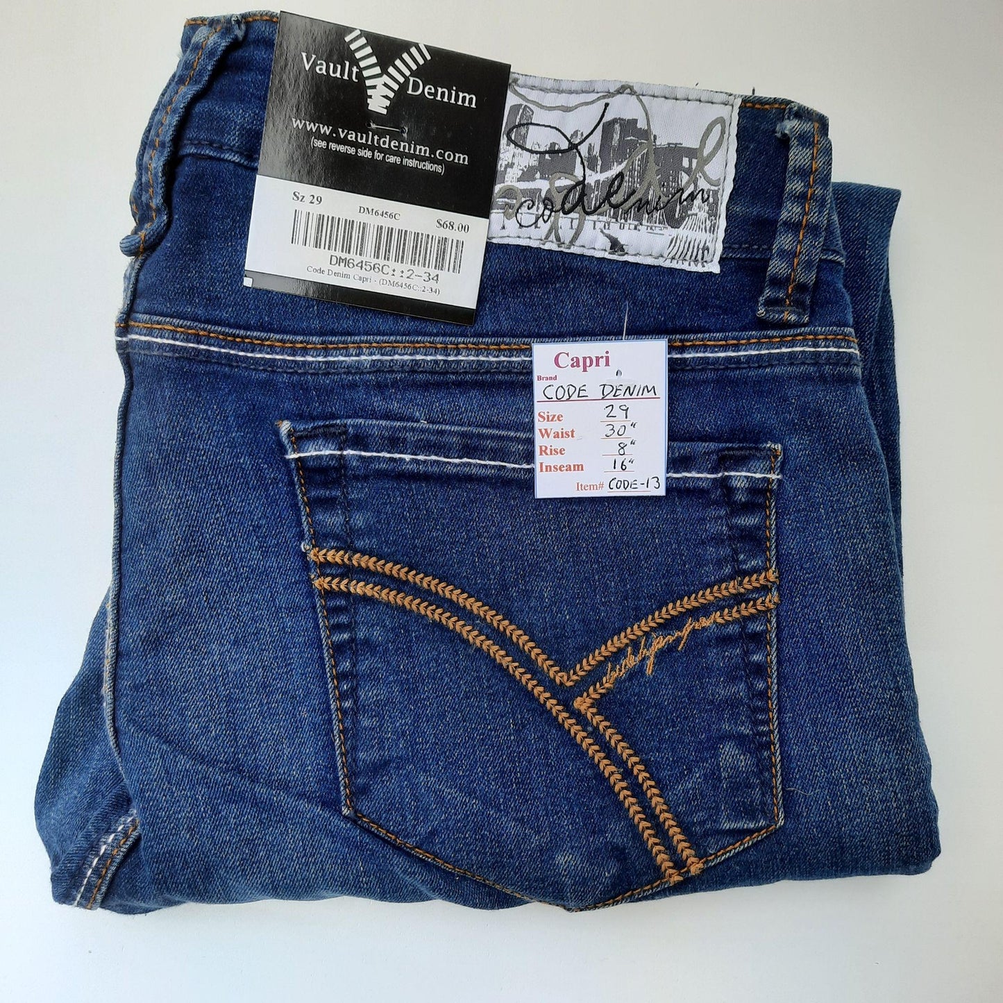 NWT Women's "CODE DENIM" Capri JEans  Size 29